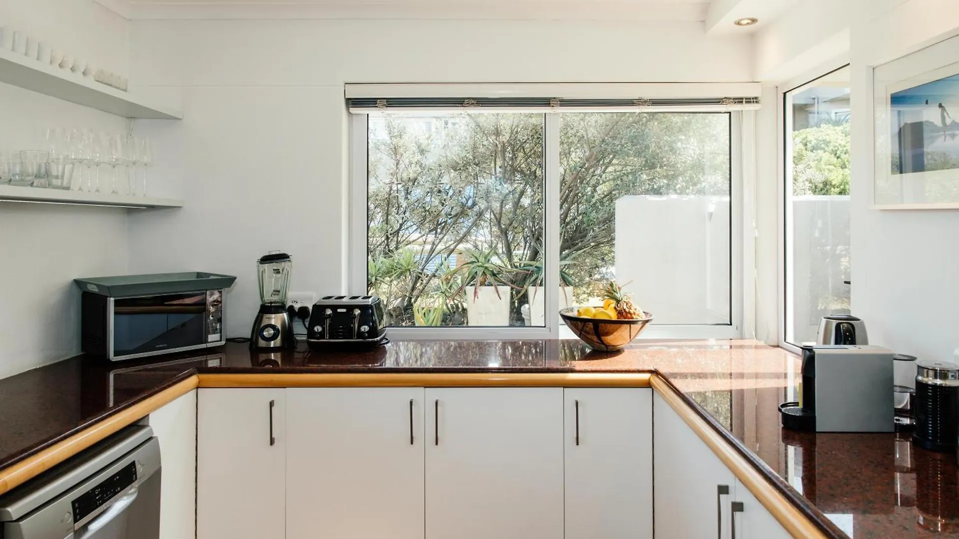 Pingu Beachhouse With Jacuzzi Hout Bay Cape Town 0*,  Güney Afrika