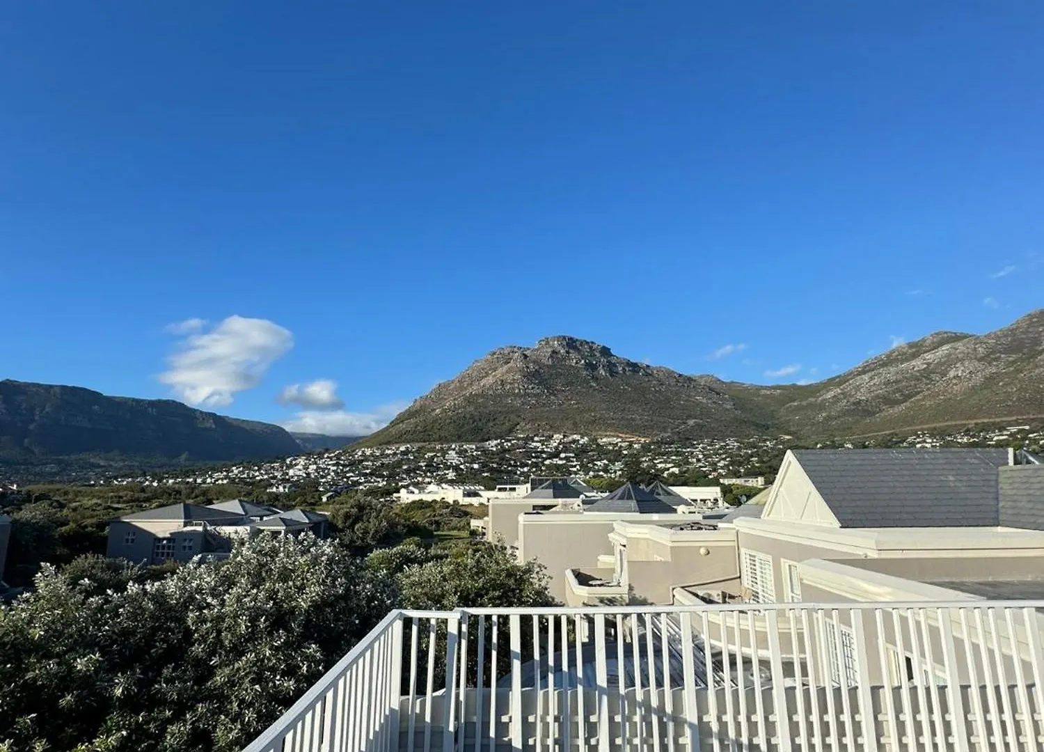 Pingu Beachhouse With Jacuzzi Hout Bay Cape Town
