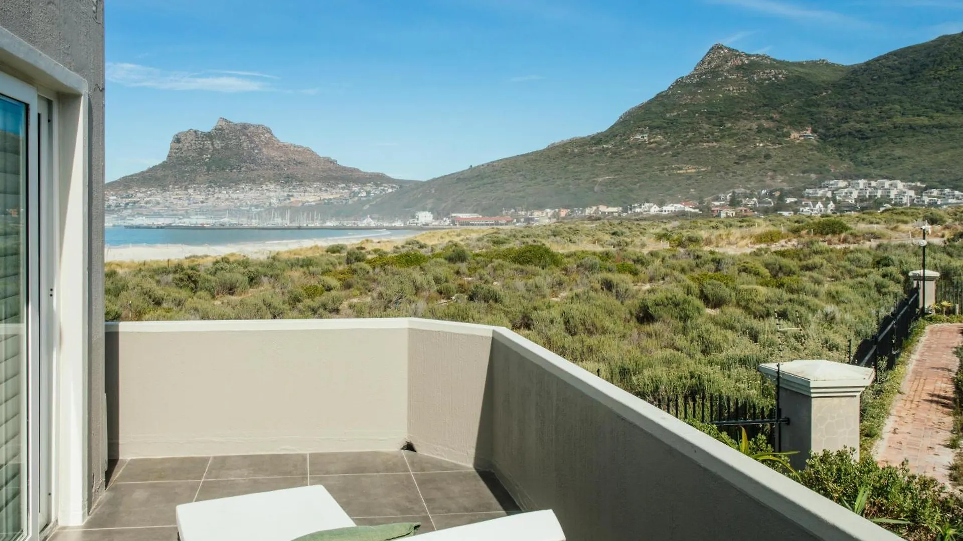 Pingu Beachhouse With Jacuzzi Hout Bay Cape Town Tatil Evi