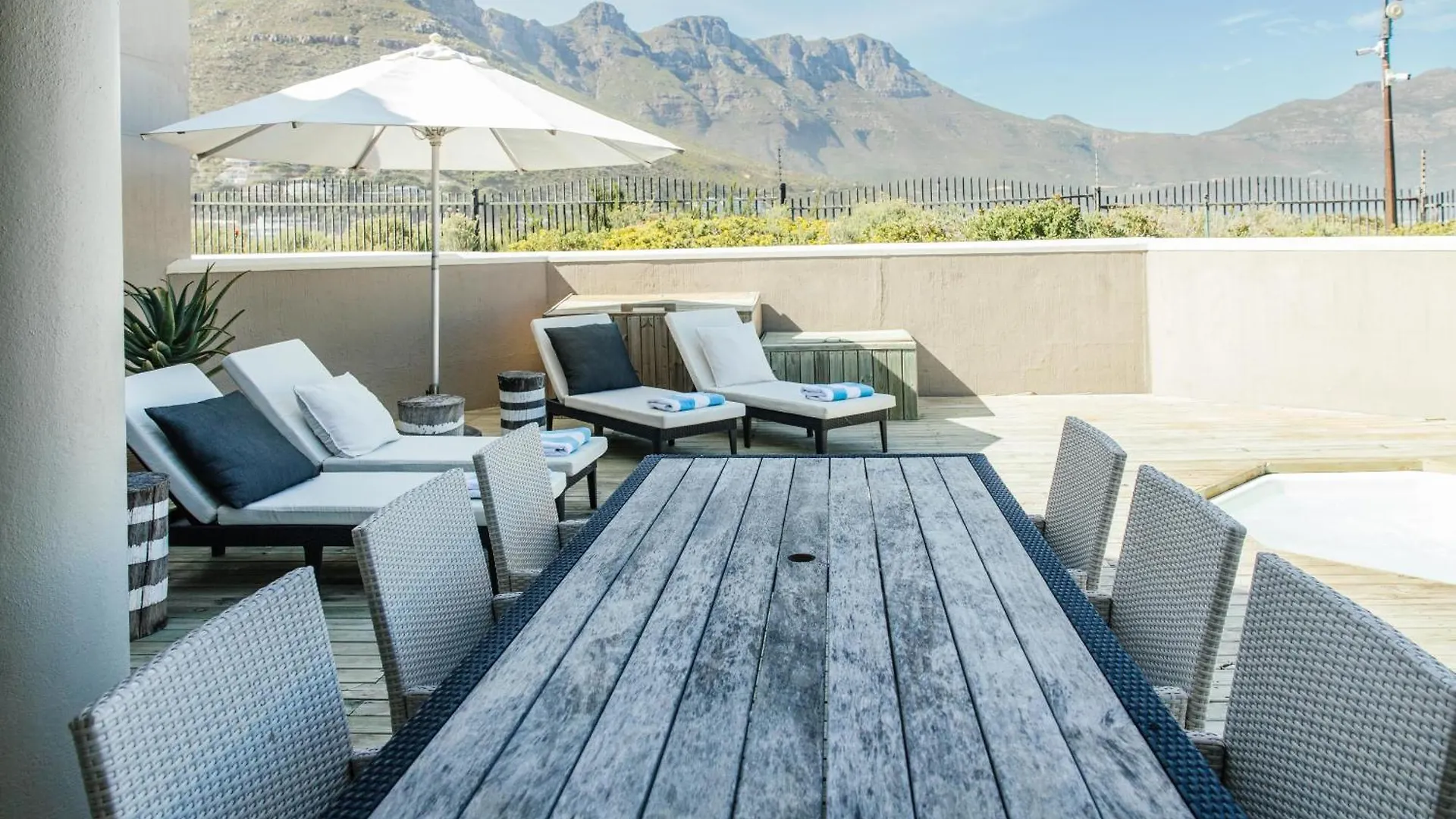 Pingu Beachhouse With Jacuzzi Hout Bay Cape Town Güney Afrika