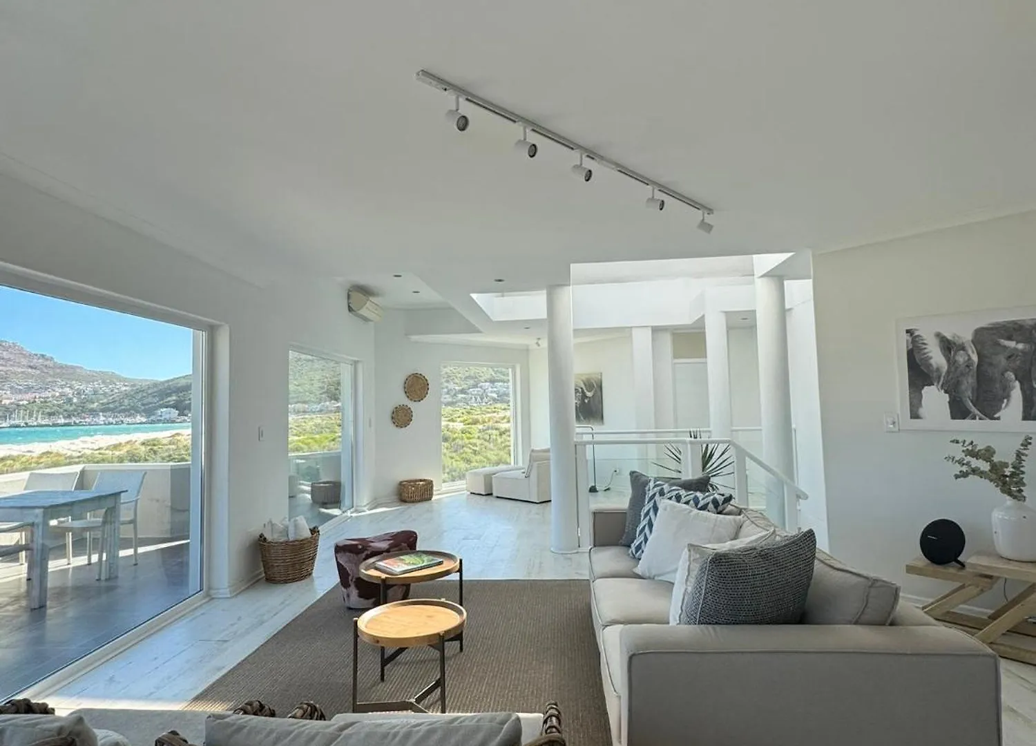 Pingu Beachhouse With Jacuzzi Hout Bay Cape Town 0*,  Güney Afrika