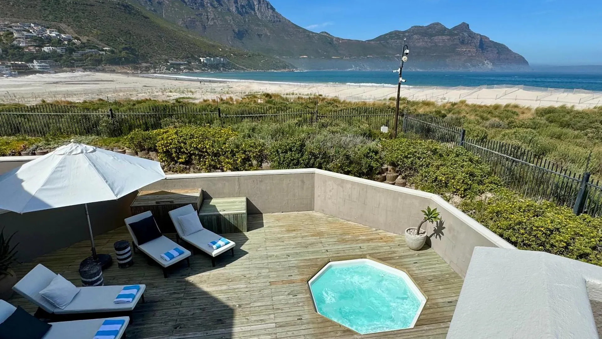 Pingu Beachhouse With Jacuzzi Hout Bay Cape Town